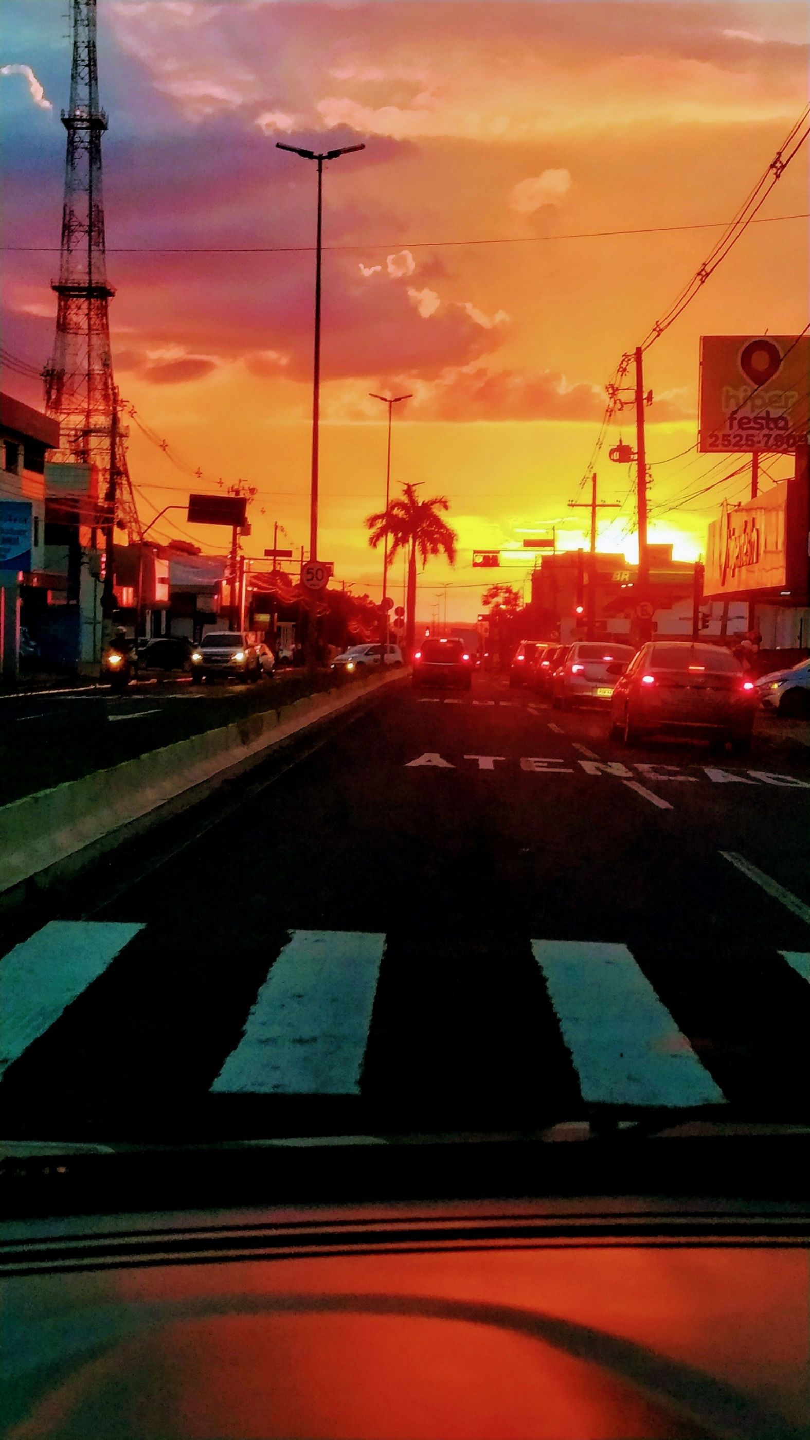 Por do sol avenida em Campo Grande MS