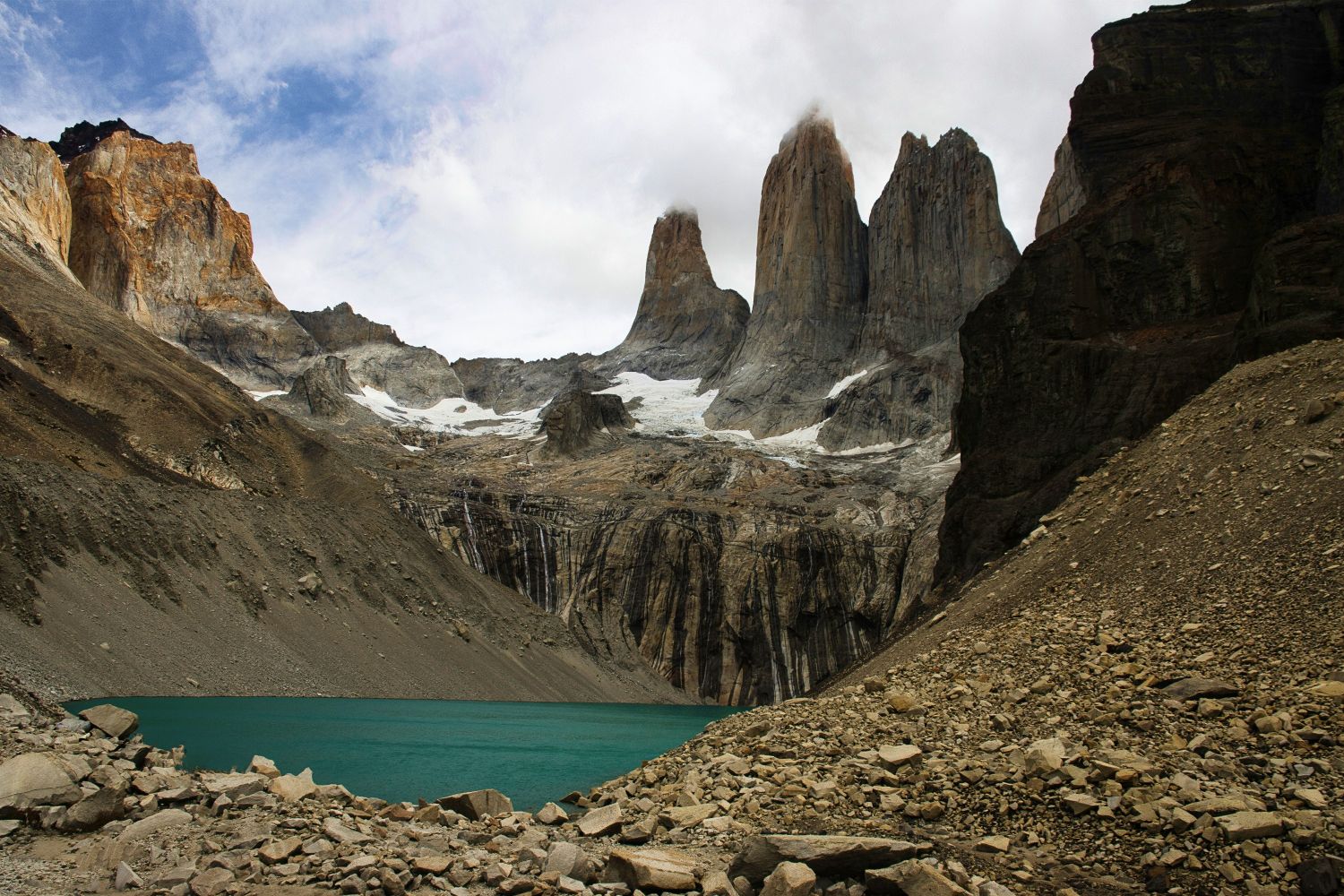 Lake in the crowns of the mountains