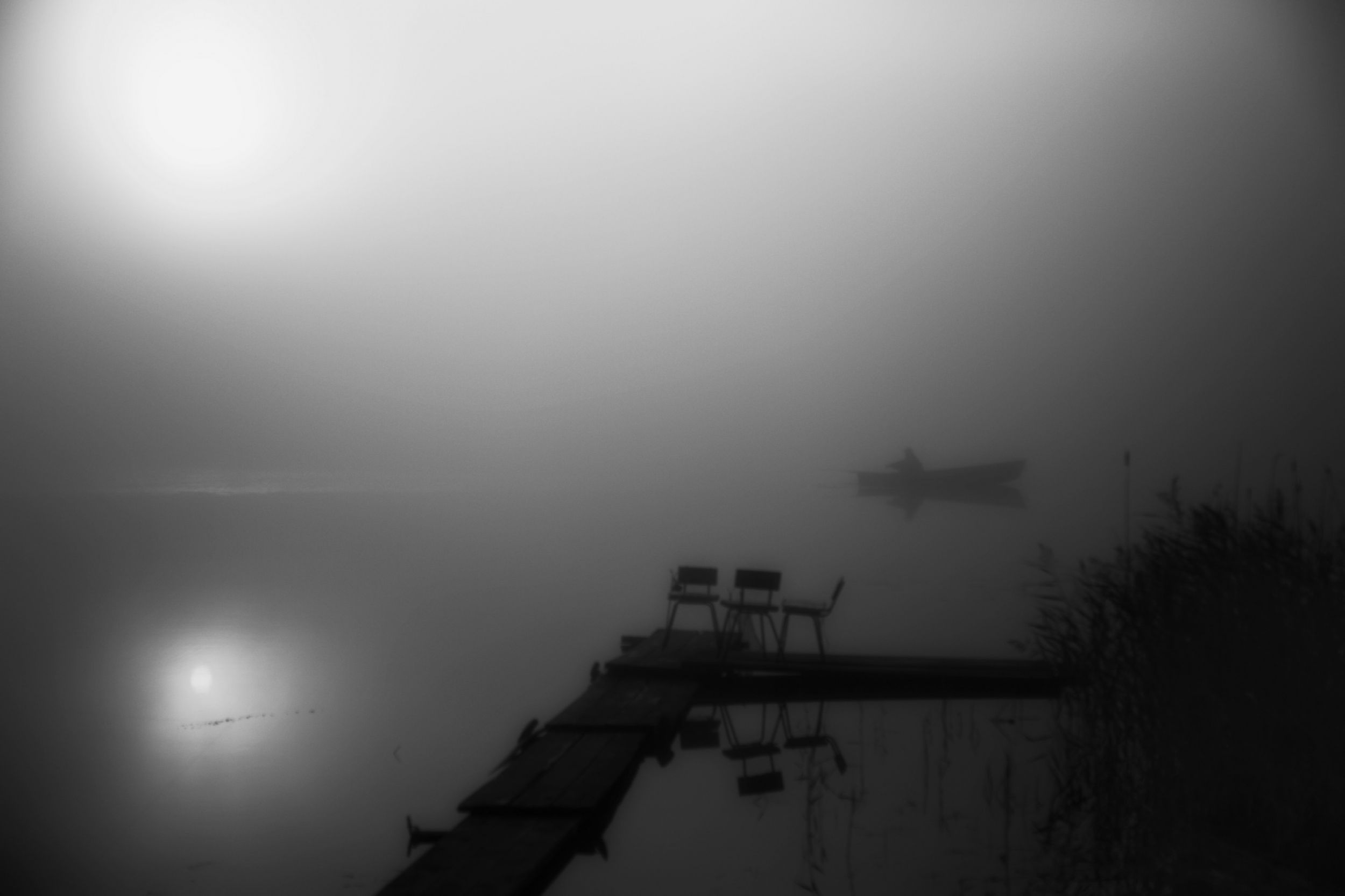 Туманное утро на озере Селигер.