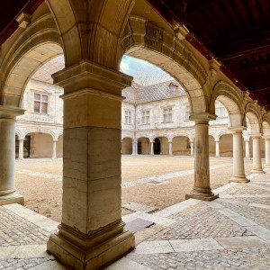 La cour intérieure du Palais Granvelle