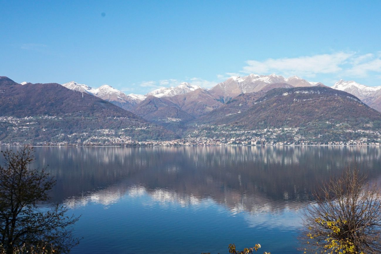 Como, vista dall'Abbazia di Piona