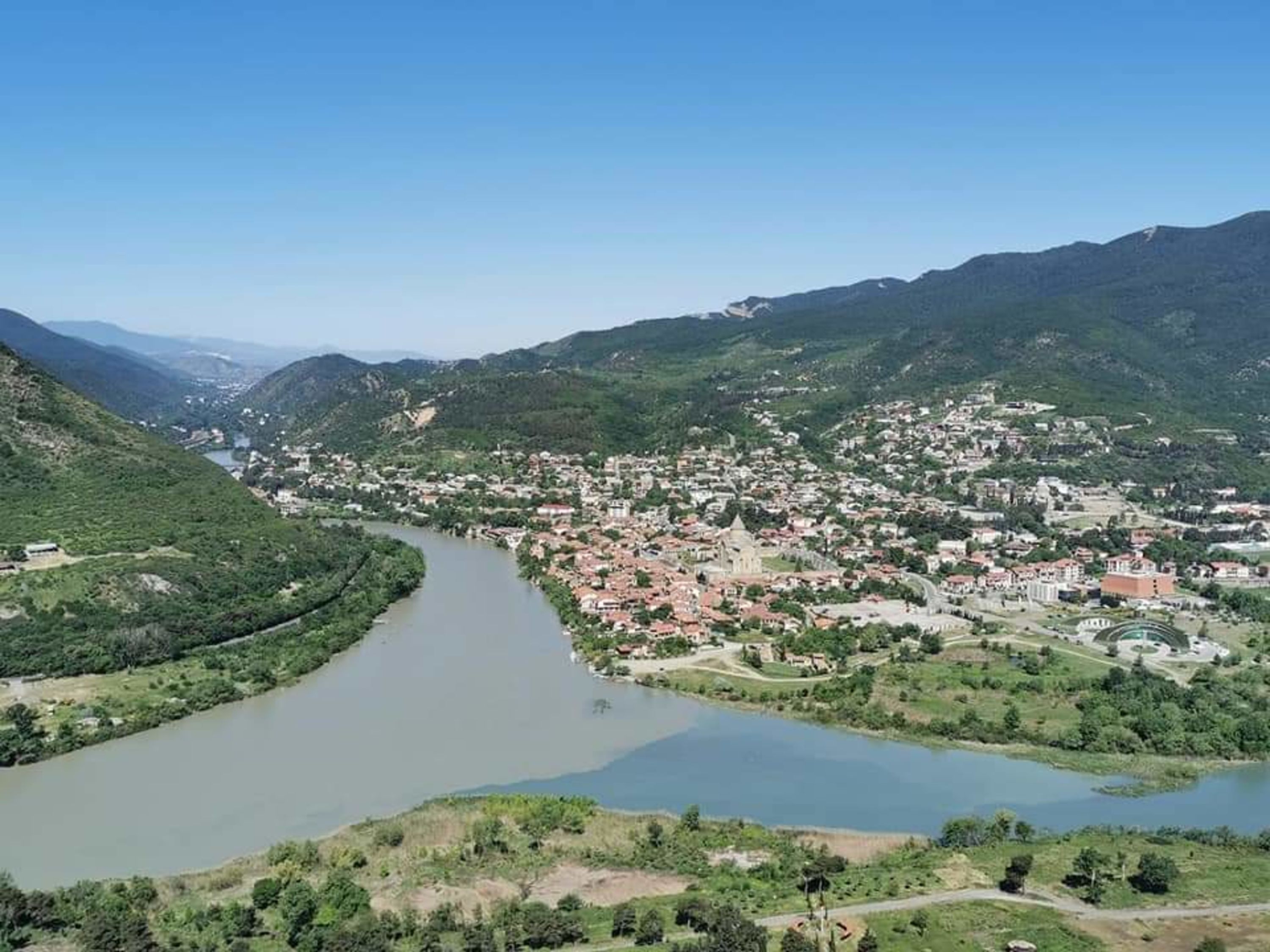 Мцхета, встреча рек Куры и Арагви, вид с Джвари, Грузия