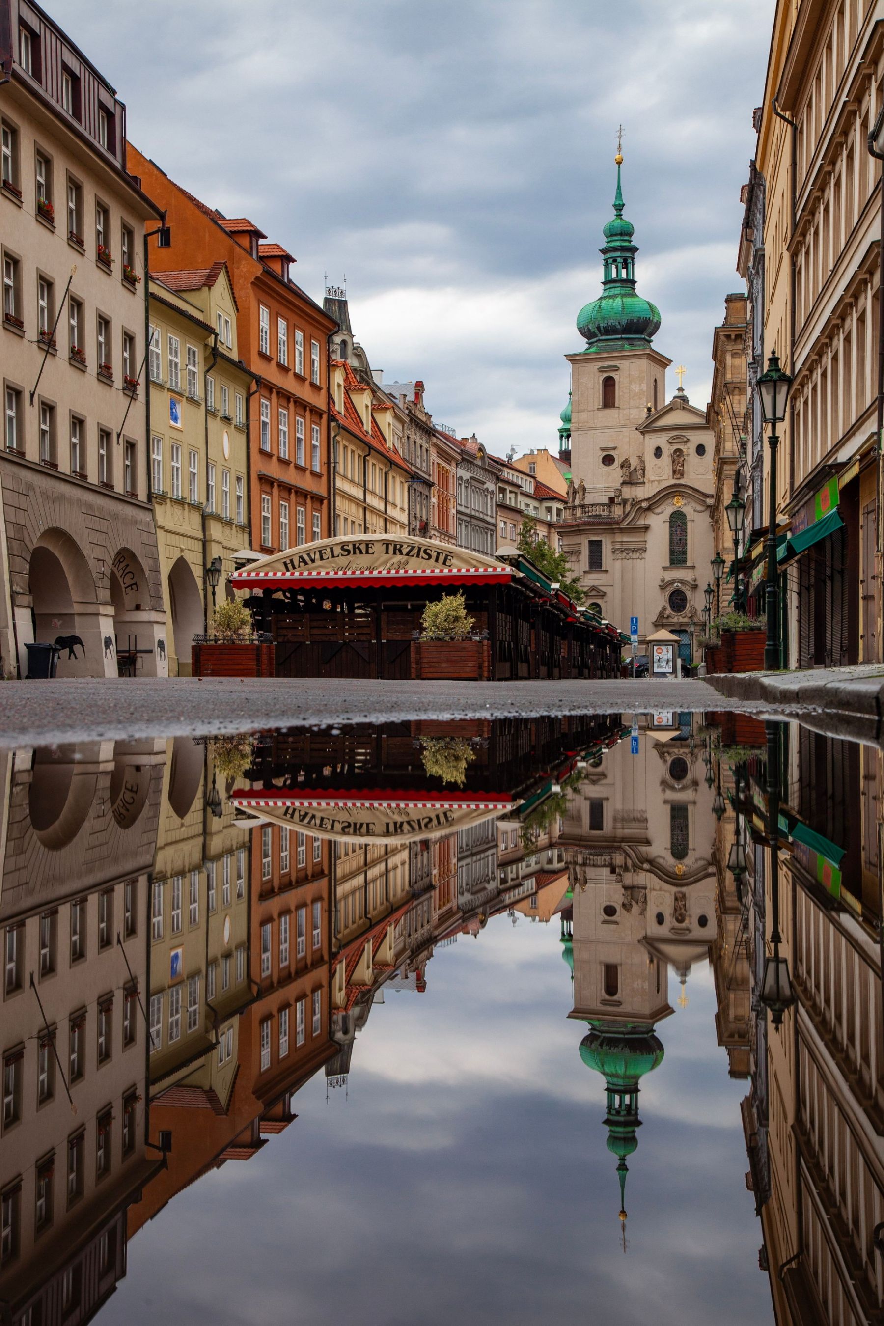 Město v odrazech